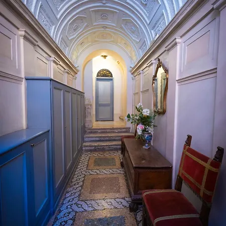 Barberini Close To Fontana Di Trevi Apartment Rome
