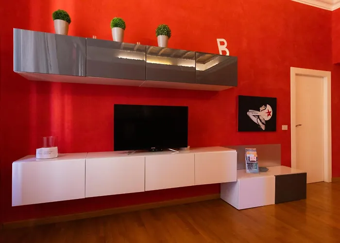 Barberini Close To Fontana Di Trevi