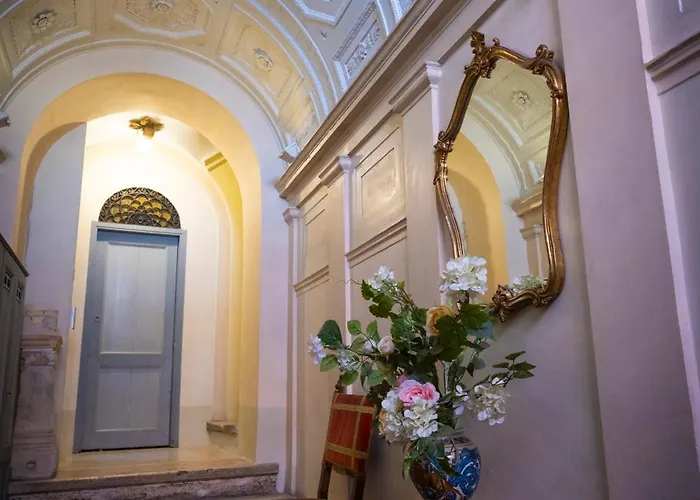 Barberini Close To Fontana Di Trevi *